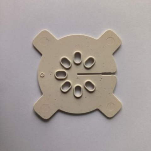 Distančnik (obtežilnik) za fermentiranje